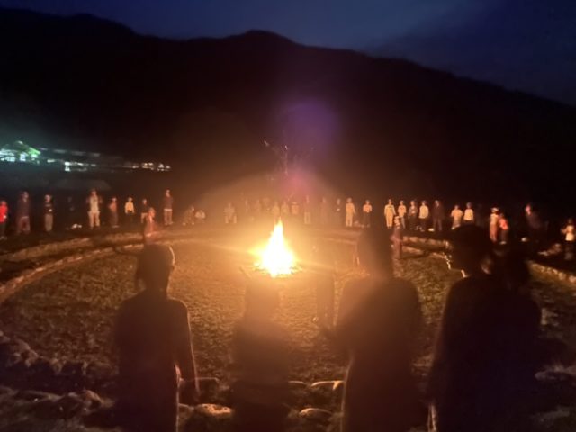 キャンプファイヤーの様子