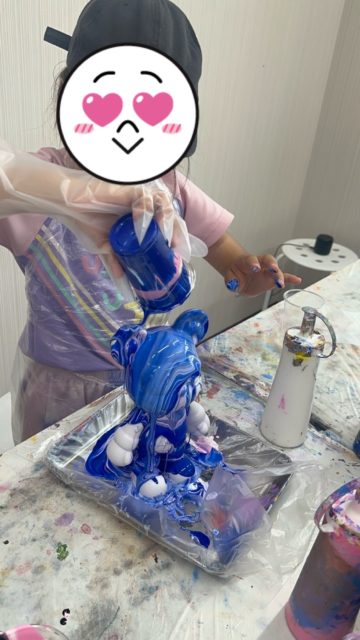 ワークショップに取り組む娘