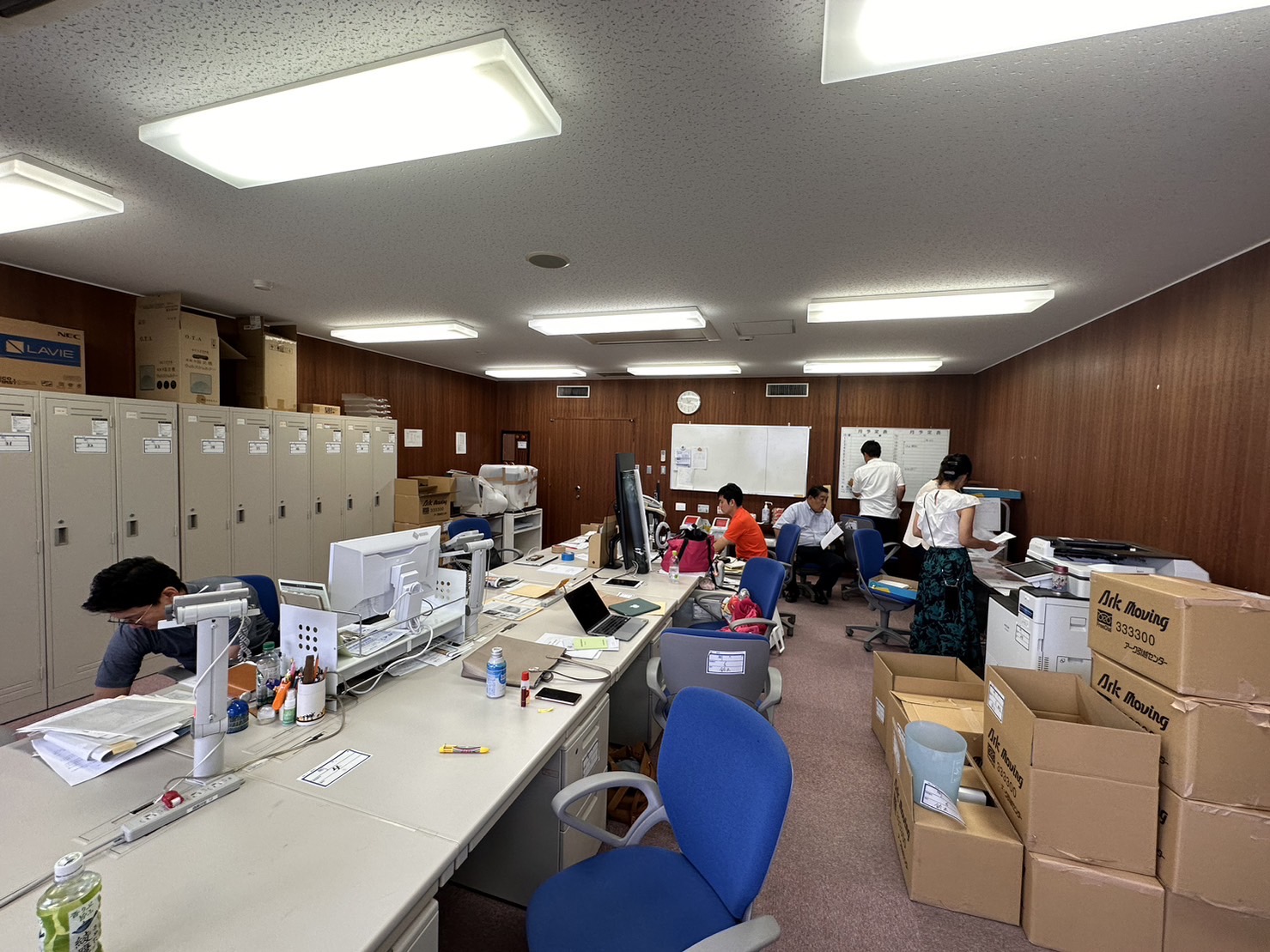 控室の工事と引越しの様子