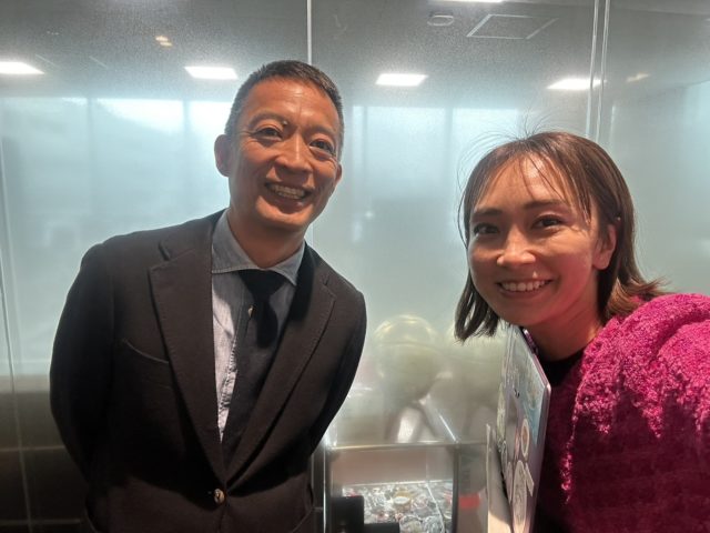 微笑む渋谷区長と三次ゆりか